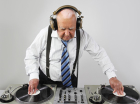 Bedstefar DJ - Singlefest for seniors :)